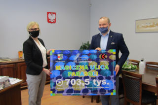 Magiczna ulica parasoli najpopularniejszym filmem promocyjnym. Wicemarszałek z wizytą w Połczynie-Zdroju 