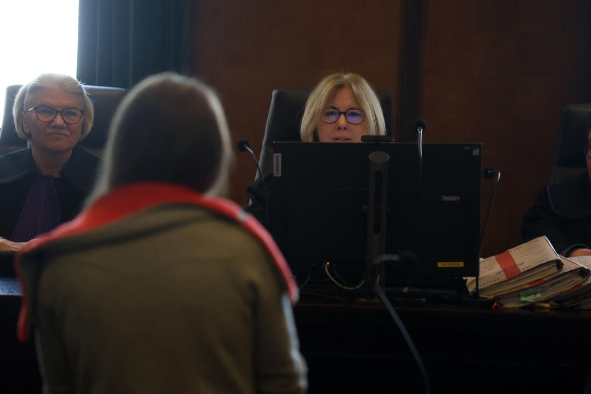 „Czekałem, aż umrze”. Cztery ciała przy Grzybowskiej w Warszawie. Świadkowie znikają przed rozprawą