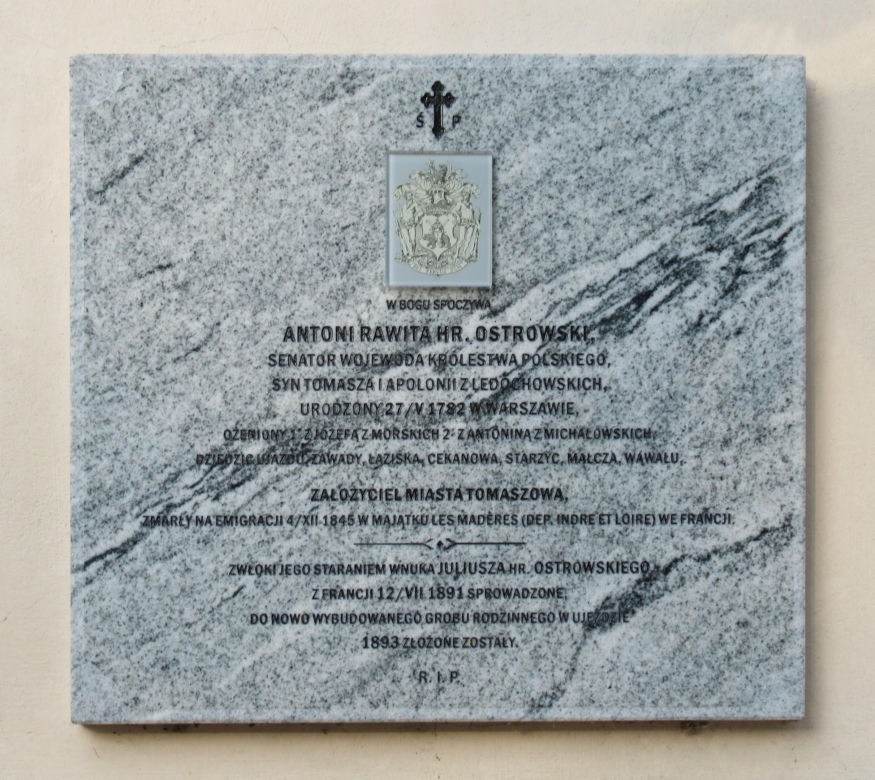 To jedno z najpiękniejszych miast województwa łódzkiego. Leży blisko słynnego Tomaszowa