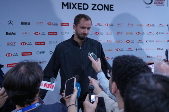 ATP Pekin: Koszmar Hurkacza, a potem taki skandal! Rosjanin zdyskwalifikowany