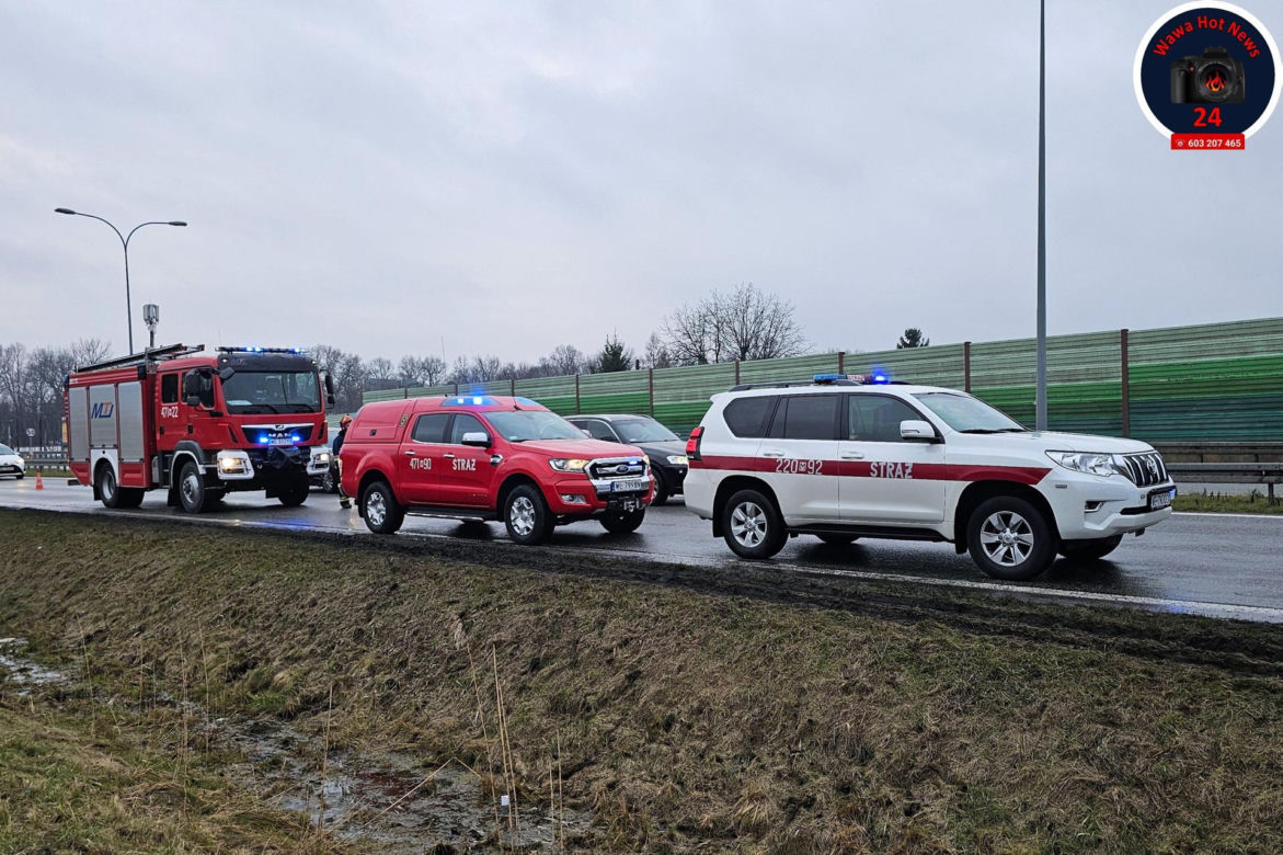 Jabłonna. Autokar w rowie, w środku ponad 20 osób