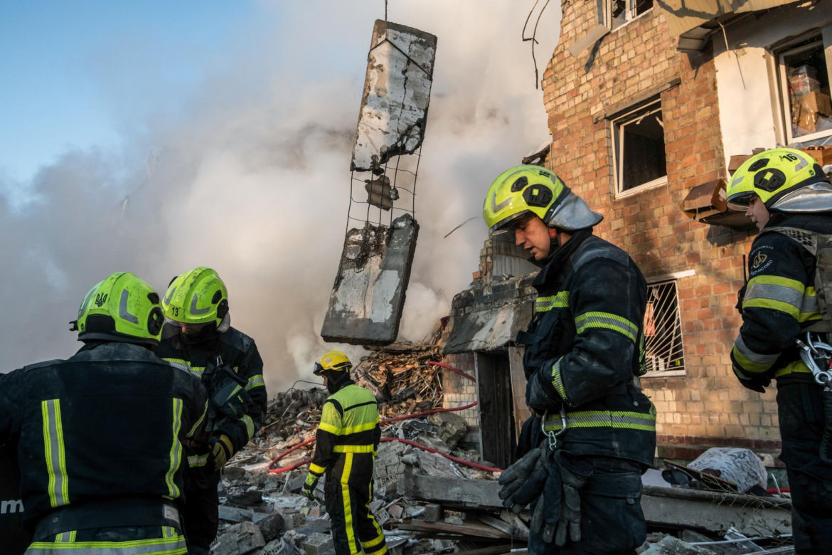 Do 23 wzrosła liczba ofiar śmiertelnych rakietowo-dronowego ataku Rosji na Kijów