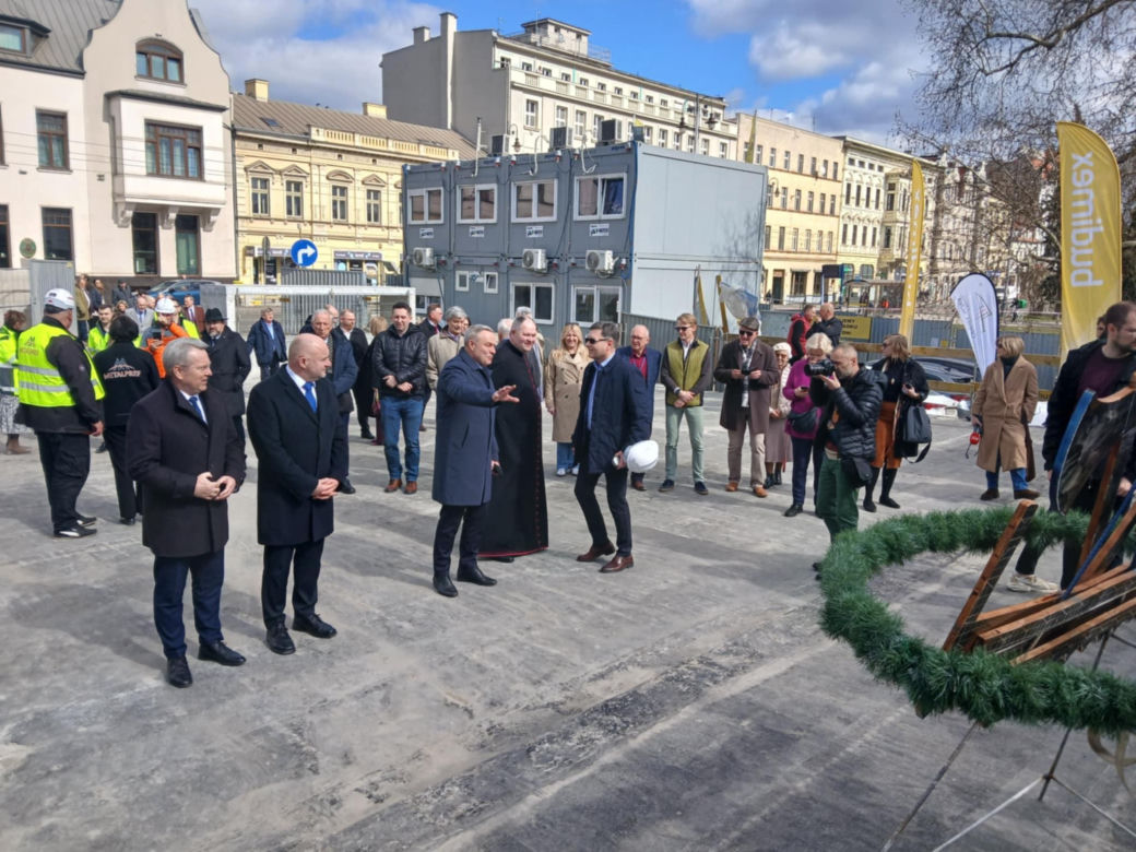 W Operze Nova tradycji stało się zadość. Nad czwartym kręgiem zawisła wiecha