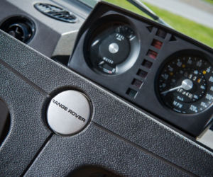 Range Rover o numerze seryjnym 001