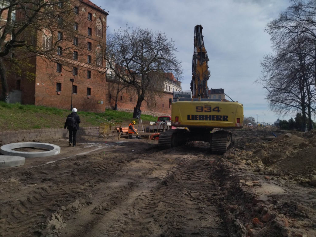 Trwa remont Bulwaru Filadelfijskiego w Toruniu. Sensacyjne odkrycia dokonywane są przez przypadek