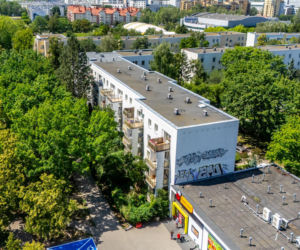 Pękający blok przy ul. Hirszfelda 2 w Warszawie