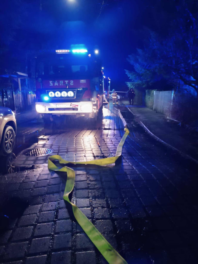 Tragiczny pożar domu w Poznaniu! Życia mężczyzny nie udało się uratować