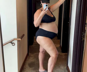 Ciężarna modelka plus size z dumą prezentuje swoje nagie ciało. Rozstępy jak drzewo życia