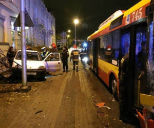 Zderzenie seicento z autobusem na Dąbrowskiego w Rzeszowie
