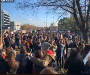 OGROMNY TŁUM NA STRAJKU KOBIET w Łodzi 28.10! Protestujący BLOKUJĄ ULICE! [RELACJA+WIDEO]