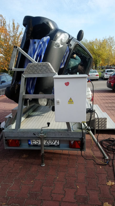 Symulator dachowania w Bełchatowie. Niecodzienne zajęcia w szkołach