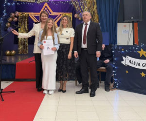 Dzień pełen emocji i wzruszeń. Maturzyści Baczyńskiego w Starachowicach żegnają szkołę