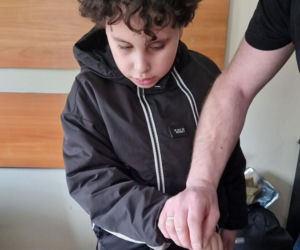 9-letni Omar jednym telefonem uratował życie mamy