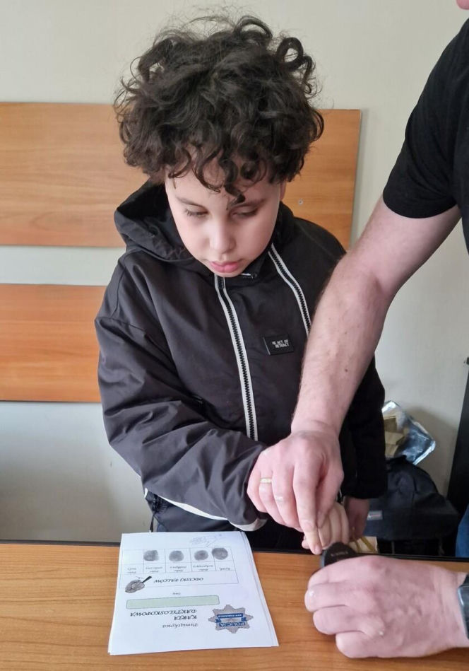 9-letni Omar jednym telefonem uratował życie mamy