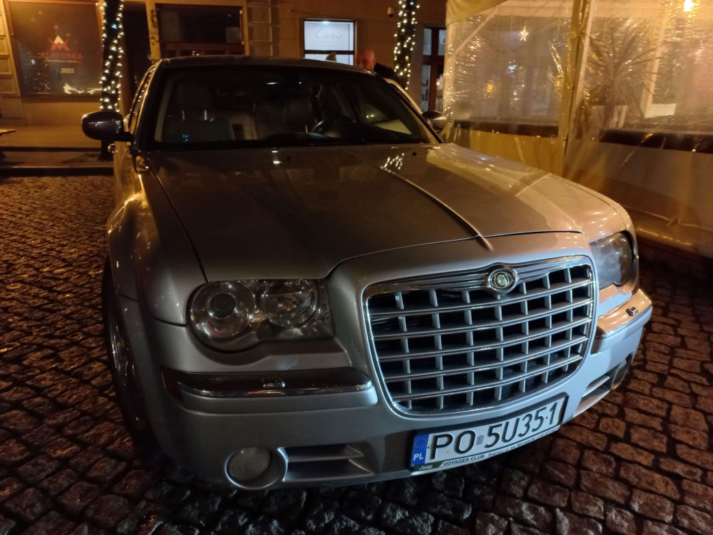 Świąteczny Zlot Amerykańskich Samochodów na Rynku w Lesznie