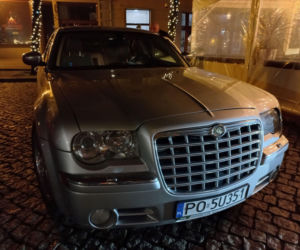 Świąteczny Zlot Amerykańskich Samochodów na Rynku w Lesznie