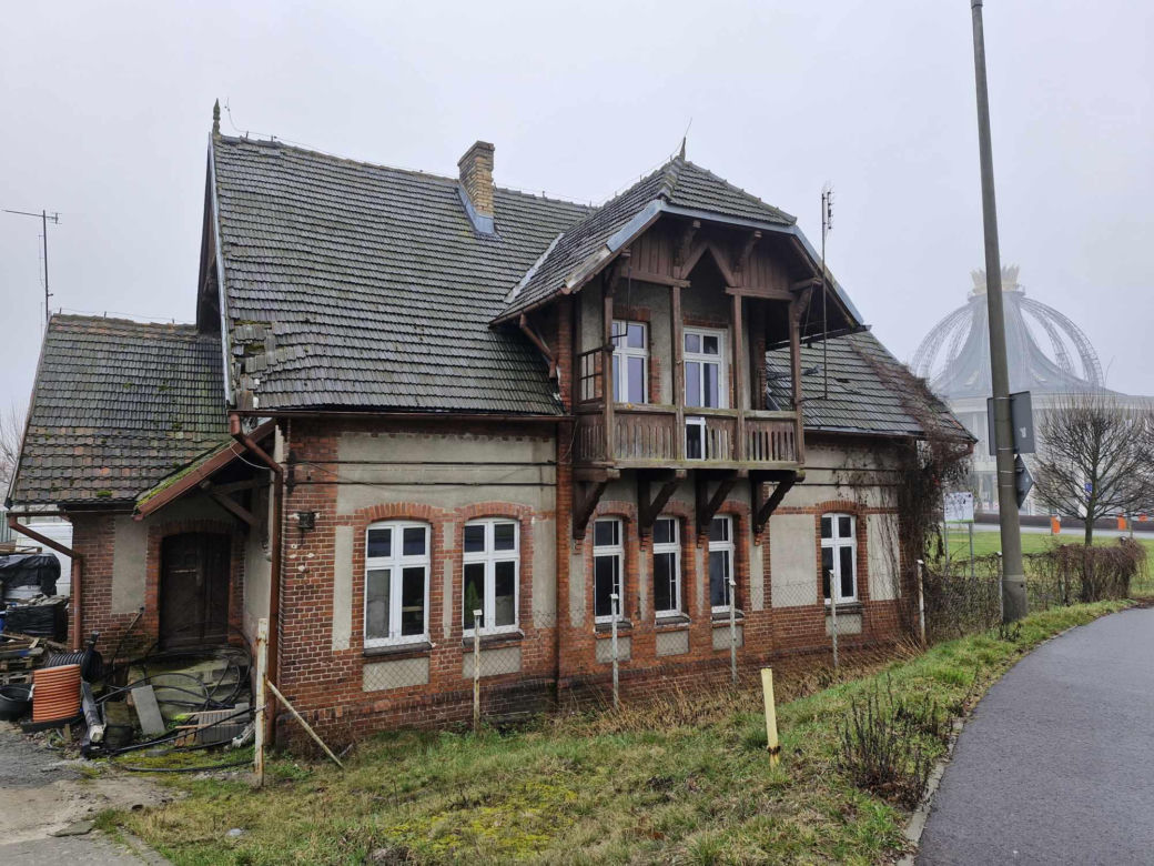 Piękna stara willa na obrzeżach Torunia. Teraz należy do ojca Rydzyka