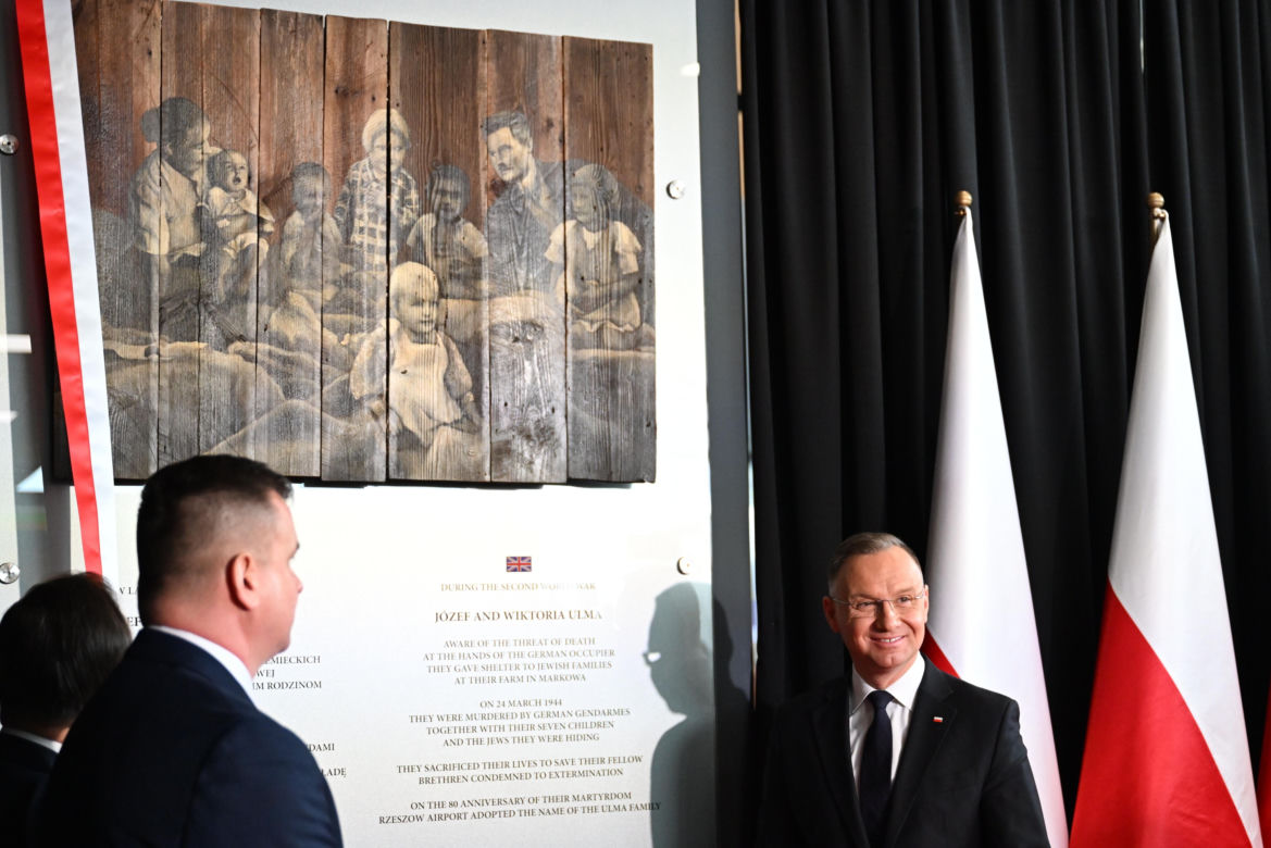 Andrzej Duda nadał Portowi Lotniczemu „Rzeszów-Jasionka” imię na część rodziny Ulmów