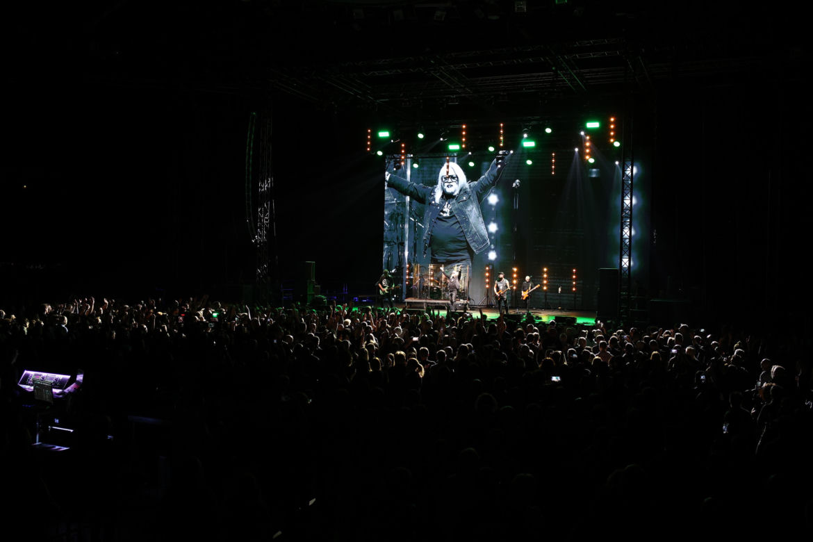 Koncert "Zadzwońcie po milicję" w katowickim Spodku