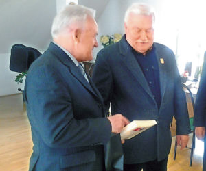 Wałęsa przeprosił się z komuną