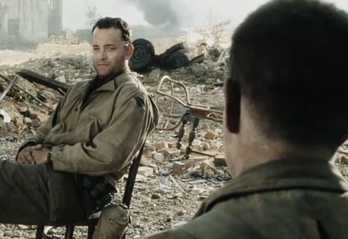 Ta poruszająca scena z "Szeregowca Ryana" to dzieło przypadku. Tom Hanks nie miał pojęcia, co powie Matt Damon