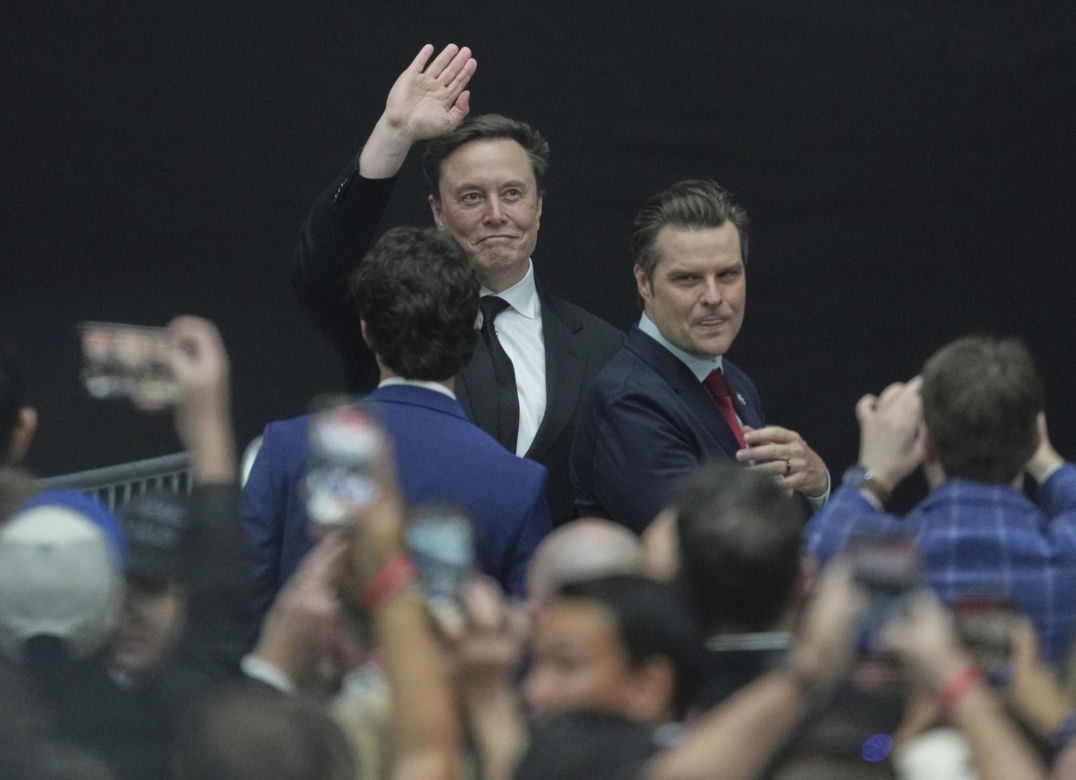 Tłumy na pogrzebie Charliego Kirka. Tak żegna go Elon Musk