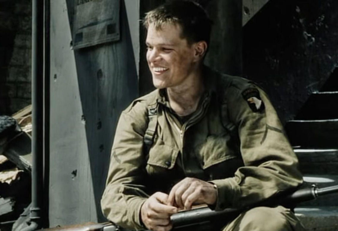 Ta poruszająca scena z "Szeregowca Ryana" to dzieło przypadku. Tom Hanks nie miał pojęcia, co powie Matt Damon