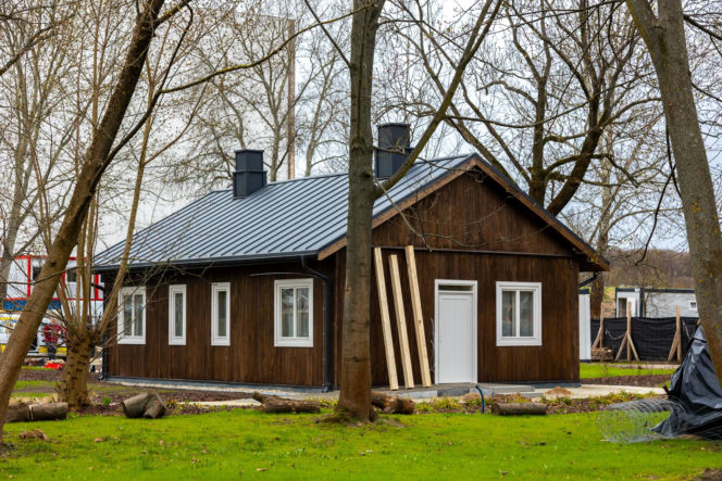 Domki fińskie na Polu Mokotowskim w Warszawie