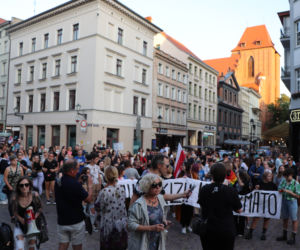 Torunianie protestują przeciwko przegłosowaniu Lex TVN