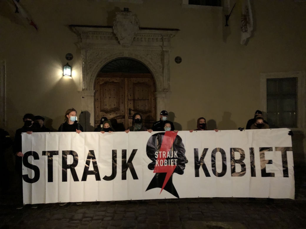 Protest przeciwko kardynałowi Stanisławowi Dziwiszowi w Krakowie