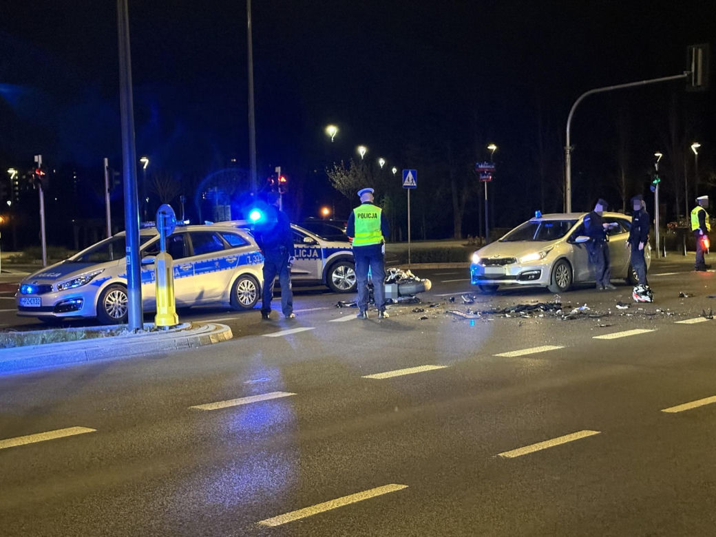 Zderzenie motocykla z radiowozem policji