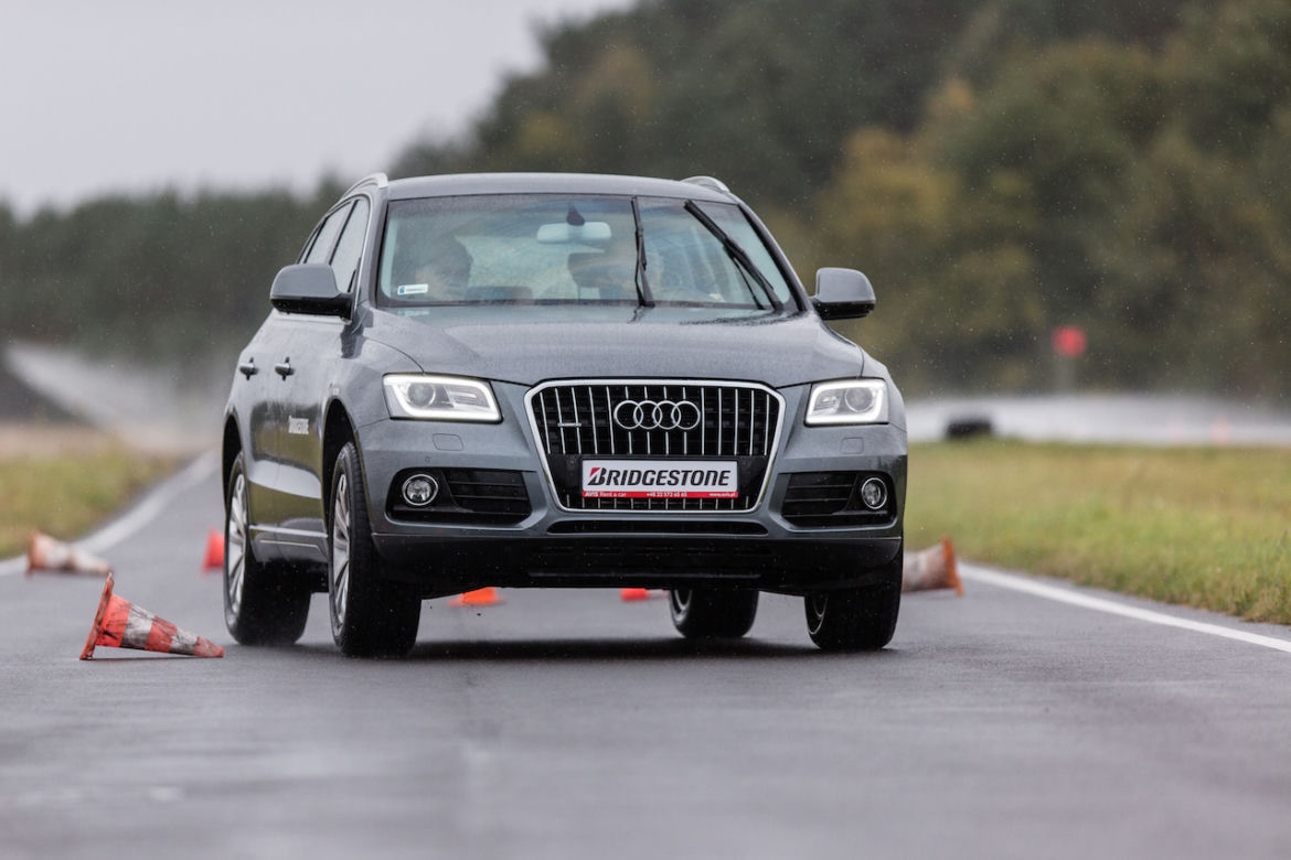 jazda po mokrej nawierzchni Audi Q5