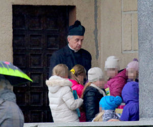 KACZYŃSKA WZIĘŁA CÓRKĘ DO KOŚCIOŁA, DUBIENIECKI DO CENTRUM HANDLOWEGO.