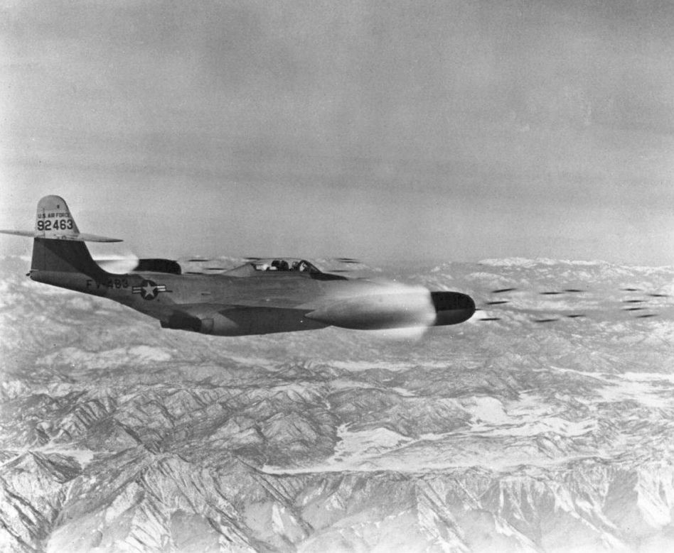 Samolot F-89D Scorion uzbrojony w 104 rakiety FFAR