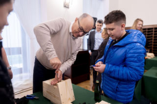 Czarzasty wziął się do pracy! Nie uwierzysz, co zrobił. I to własnymi rękami 