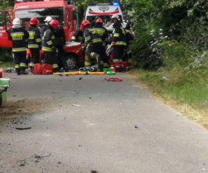 Zderzenie samochodu osobowego z ciągnikiem w okolicach Mieściska
