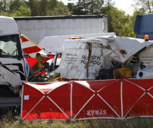 A1 pod Częstochową: ciężarówka wjechała w pracowników. Są zabici i ranni