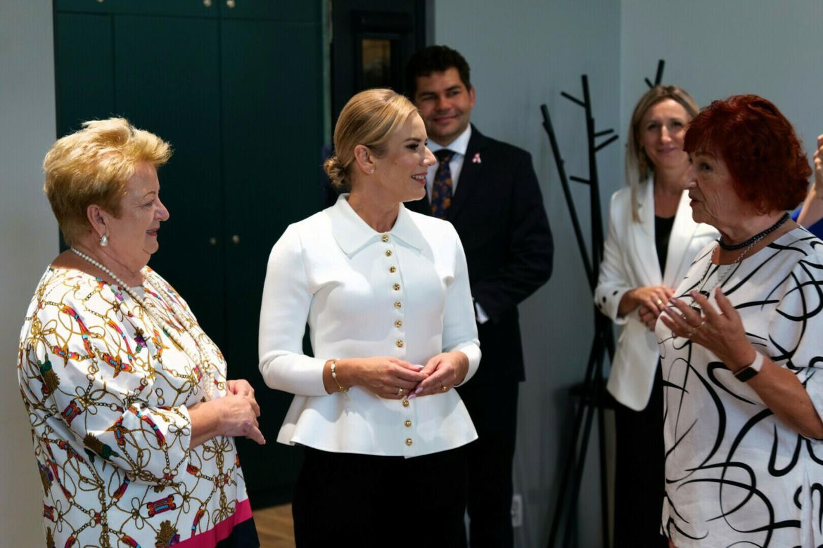 Marta Nawrocka śpiewała i gotowała z seniorami w Stalowej Woli