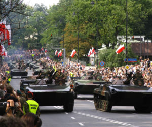 Wielka defilada w Warszawie. To Lech Kaczyński rozpoczął wojskowe pokazy w 2007 roku