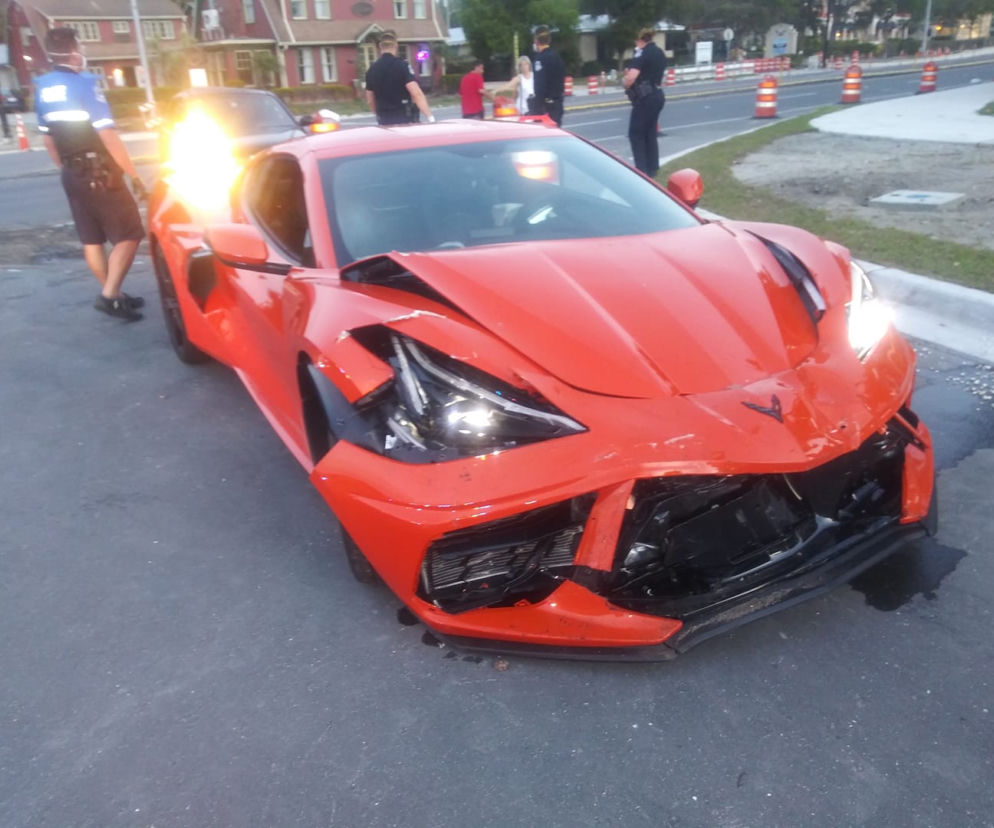 Nowa Corvette rozbita 26 godzin po zakupie