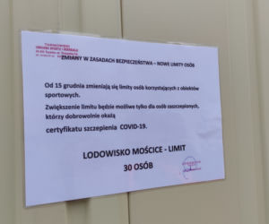 Pierwsi łyżwiarze pojawili się na lodowisku w Mościcach