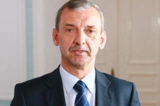 Prezes ZNP o  reformie edukacji:  Dzieci płacą ceną za eksperymenty MEN