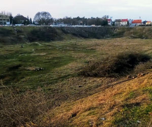 Wielki krater na Pogodnie