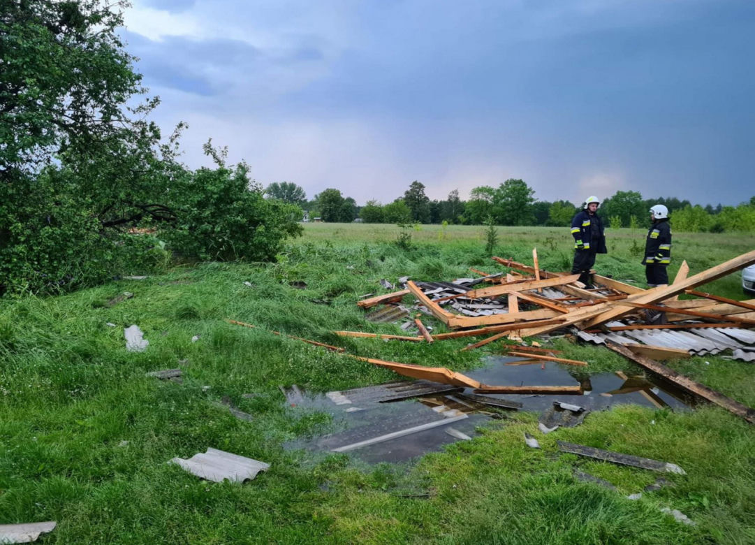 Nawałnica zniszczyła dom pod Gostyninem, który budowała razem ze zmarłym mężem. Żyła skromnie, ale była szczęśliwa. Są ludzie, którzy chcą jej pomóc [ZDJĘCIA]