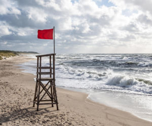Sinice Dąbki. Czy w Dąbkach można się kąpać 27.07? Flaga, warunki pogodowe