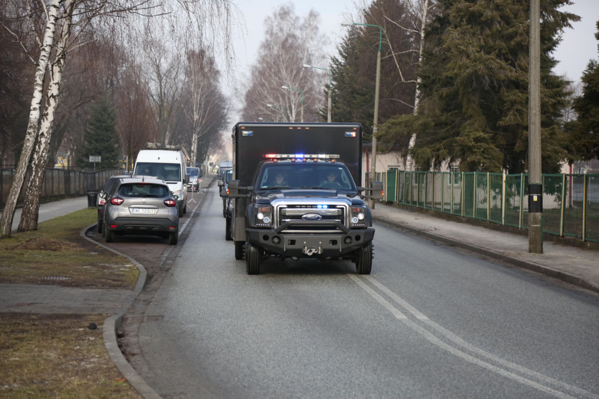 Śmigłowiec Black Hawk nad Krakowem i dziesiątki radiowozów na ulicach. Co się stało?