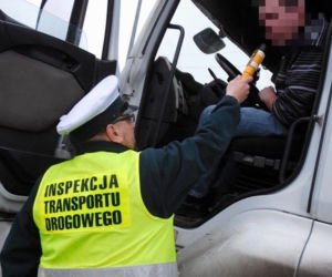 Wzmożone kontrole ITD na Mazowszu. Inspektorzy zbadali ponad 200 pojazdów i trzeźwość kierowców