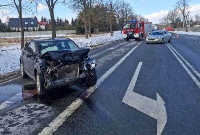 W Ujrzanowie na DK 63 zderzyły się trzy pojazdy