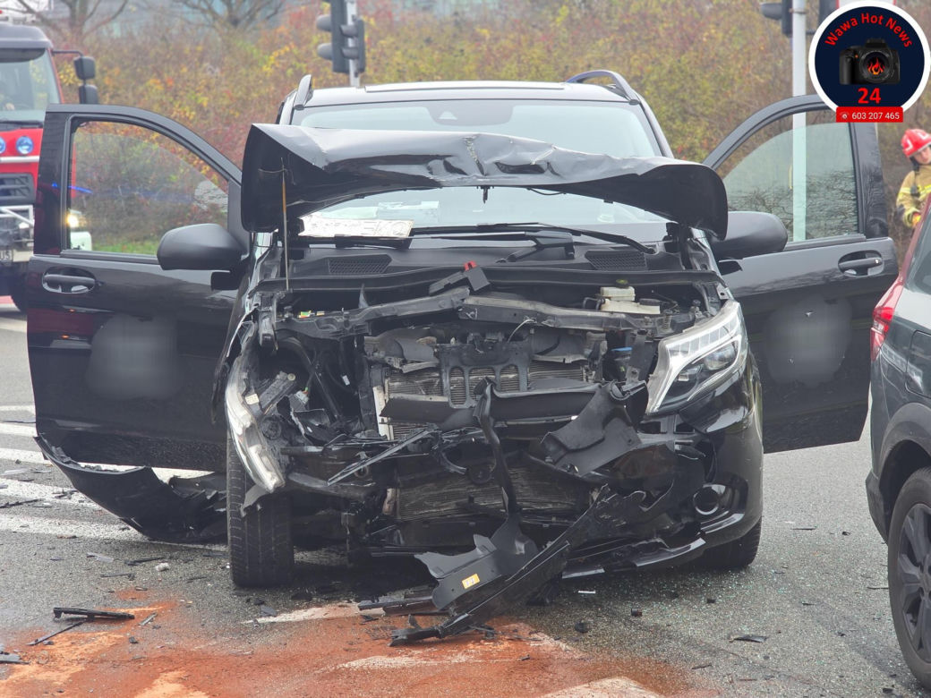 Wypadek karawanu wiozącego trumnę z ciałem. Szok w Warszawie