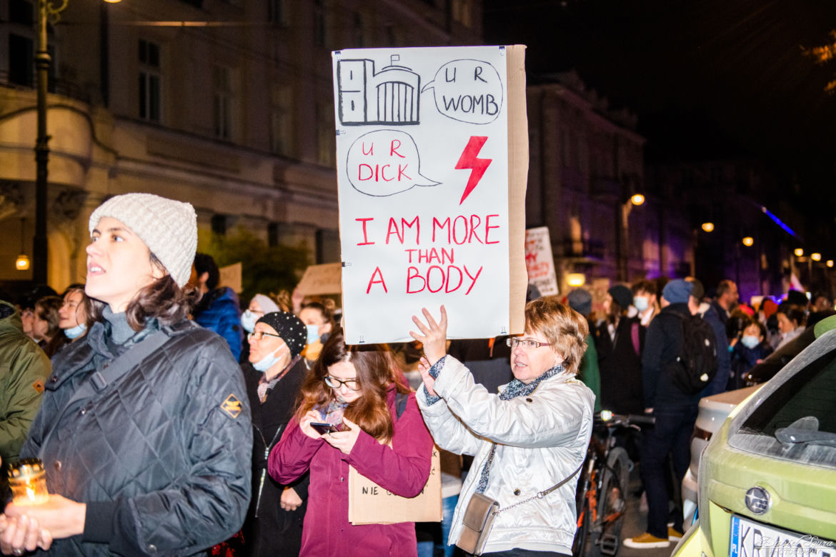 Kraków: "Ani jednej więcej". Protest po śmierci ciężarnej Izabeli z Pszczyny